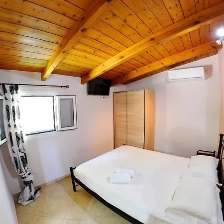 Irene Apartment *